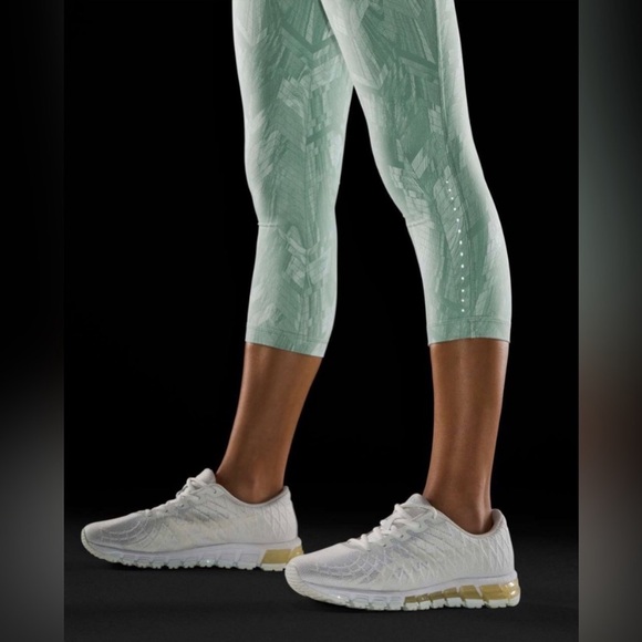 Lululemon Swift Speed HR Crop 21” NWT C25011 - Picture 3 of 5